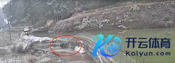 鱼塘坍弛 老东谈主从2米高的方位摔下 围墙无钢筋激励暖和